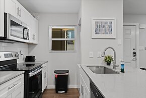 Cozy 2BR Near UT Hyde Park Evonify