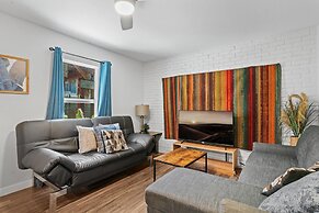 Cozy 2BR Near UT Hyde Park Evonify