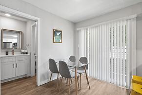 Modern 1BR Near UT Hyde Park Evonify