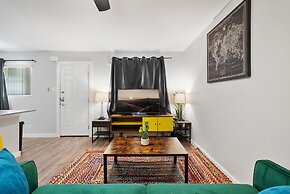 Stylish 1BR Near UT Highland Evonify