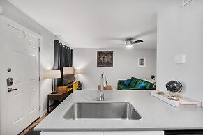 Stylish 1BR Near UT Highland Evonify