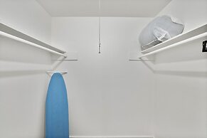 Stylish 1BR Near UT Highland Evonify