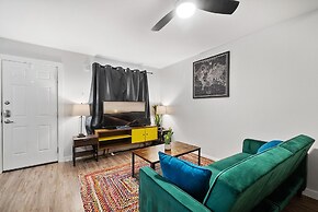 Stylish 1BR Near UT Highland Evonify