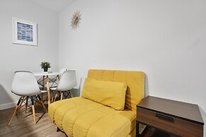 Stylish 1BR Near UT Highland Evonify