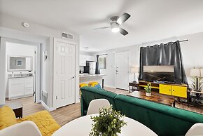 Stylish 1BR Near UT Highland Evonify