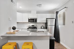 Stylish 1BR Near UT Highland Evonify