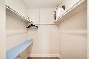 Stylish 1BR Near UT Mueller Evonify
