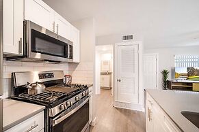 Stylish 1BR Near UT Mueller Evonify