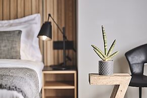 Cama Luxury Suites Glyfada