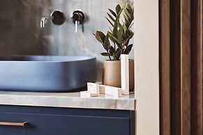 Cama Luxury Suites Glyfada