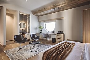 Cama Luxury Suites Glyfada