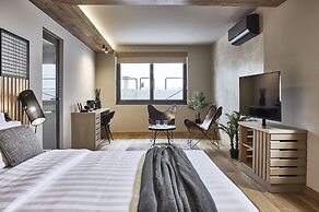 Cama Luxury Suites Glyfada