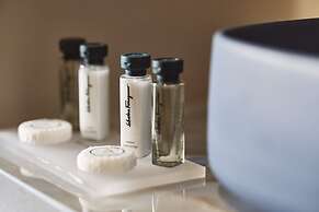 Cama Luxury Suites Glyfada