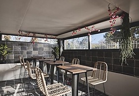 Cama Luxury Suites Glyfada