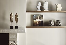 Cama Luxury Suites Glyfada