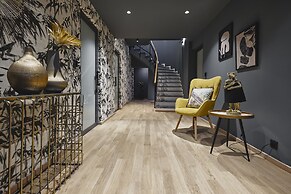 Cama Luxury Suites Glyfada