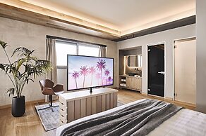 Cama Luxury Suites Glyfada