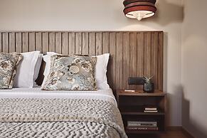 Cama Luxury Suites Glyfada