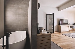 Cama Luxury Suites Glyfada