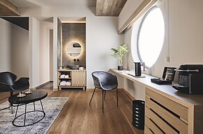 Cama Luxury Suites Glyfada
