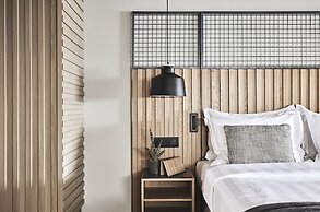 Cama Luxury Suites Glyfada