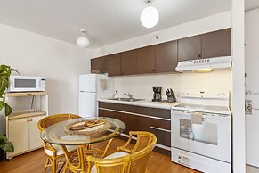 Spacious and Comfortable Ocean View Waikiki Banyan Condo - FREE Parkin