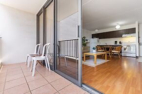 Spacious and Comfortable Ocean View Waikiki Banyan Condo - FREE Parkin