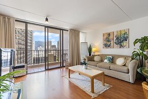Spacious and Comfortable Ocean View Waikiki Banyan Condo - FREE Parkin