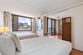 Spacious and Comfortable Ocean View Waikiki Banyan Condo - FREE Parkin