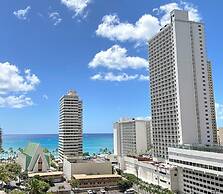 Spacious and Comfortable Ocean View Waikiki Banyan Condo - FREE Parkin