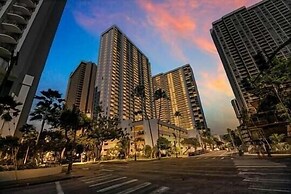 Spacious and Comfortable Ocean View Waikiki Banyan Condo - FREE Parkin