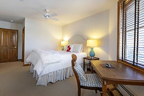 320 Chapel Square 2 Bedroom Condo by RedAwning