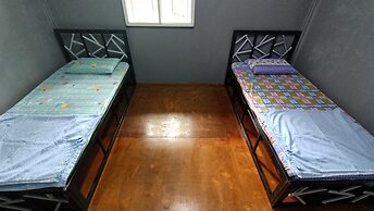 OYO Home 90491 Flinstone Lodge