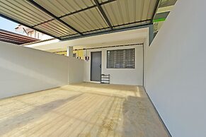 OYO 90493 JL Homestay