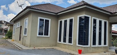 OYO Home 90496 Delima Homestay