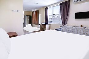 OYO 90486 Station Hotel