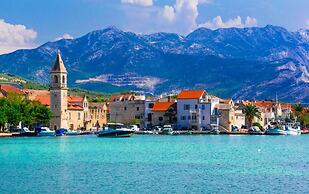 Apt Sara - Classy 100 m2 w Balcony, 2 min to Beach