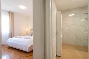 Apt Sara - Classy 100 m2 w Balcony, 2 min to Beach