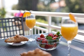 Apt Sara - Classy 100 m2 w Balcony, 2 min to Beach