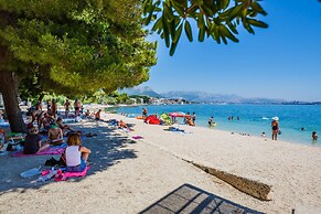 Apt Sara - Classy 100 m2 w Balcony, 2 min to Beach