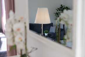 Apt Sara - Classy 100 m2 w Balcony, 2 min to Beach