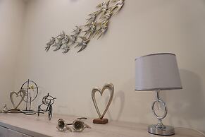 Theo & Ms Apt - 2 Beds - Garden - Parking - Wifi