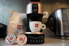 Theo & Ms Apt - 2 Beds - Garden - Parking - Wifi