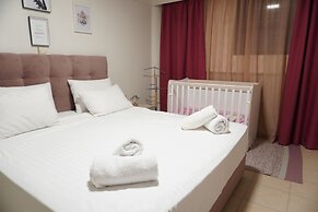 Theo & Ms Apt - 2 Beds - Garden - Parking - Wifi