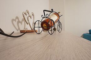 Theo & Ms Apt - 2 Beds - Garden - Parking - Wifi