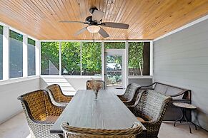 Screened-in Porch Walkable to Soco