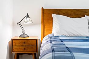 Screened-in Porch Walkable to Soco