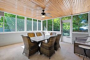 Screened-in Porch Walkable to Soco