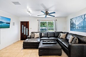 Screened-in Porch Walkable to Soco