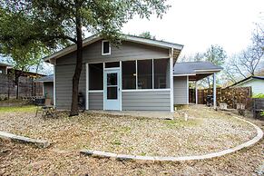 Screened-in Porch Walkable to Soco